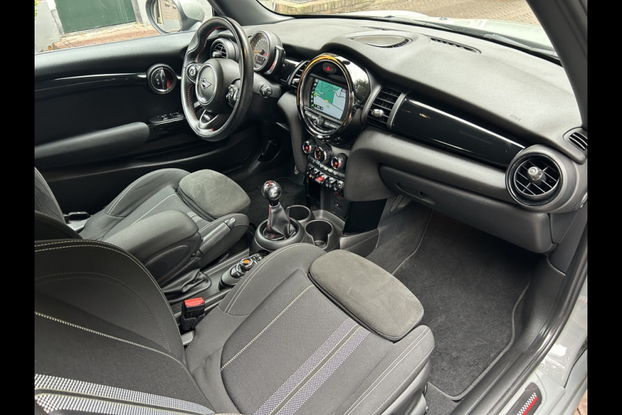 MINI Mini 1.5 Cooper JCW Pack, Navi, Carplay, Sportstoelen, NL-auto