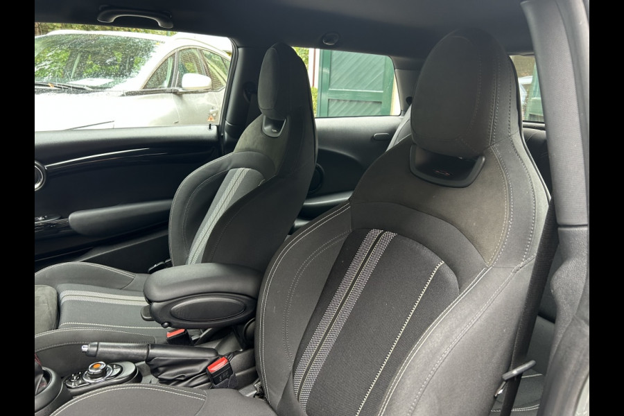 MINI Mini 1.5 Cooper JCW Pack, Navi, Carplay, Sportstoelen, NL-auto