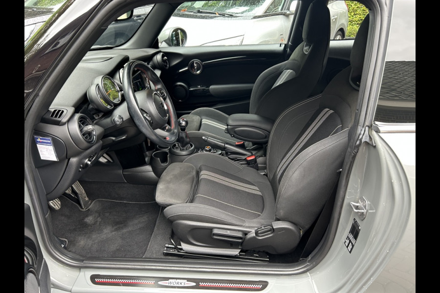 MINI Mini 1.5 Cooper JCW Pack, Navi, Carplay, Sportstoelen, NL-auto