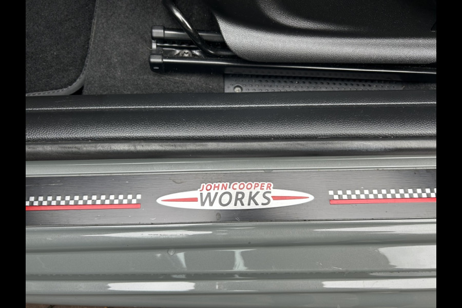 MINI Mini 1.5 Cooper JCW Pack, Navi, Carplay, Sportstoelen, NL-auto