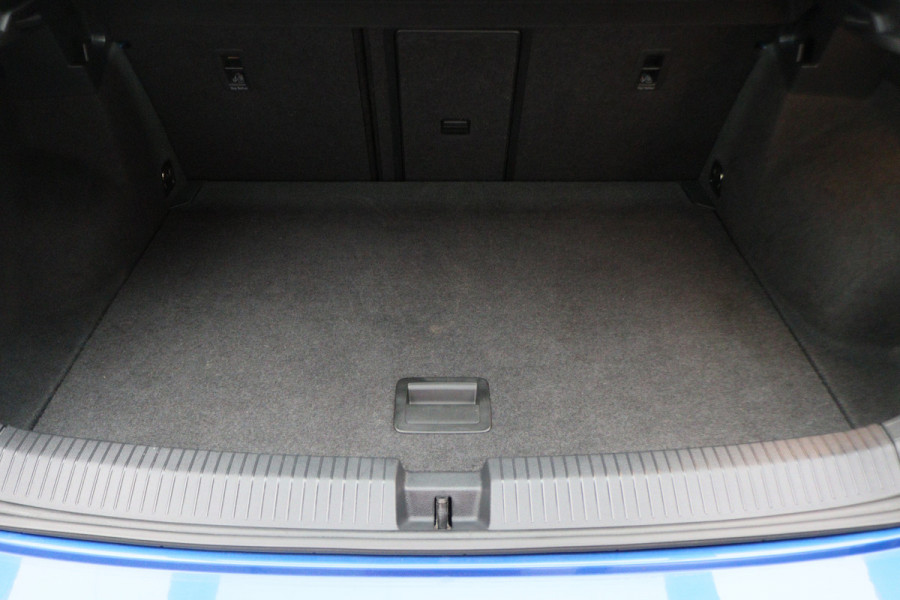 Volkswagen T-Roc 1.5 TSI Style Business Panoramadak, Stoel/Stuurverwarming, Camera, ACC, Apple Carplay, 17'' Volkswagen T-Roc 1.5 TSI Style Business Panoramadak, Stoel/Stuurverwarming, Camera, ACC, Apple Carplay, 17''