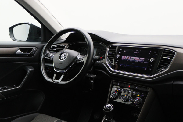 Volkswagen T-Roc 1.5 TSI Style Business Panoramadak, Stoel/Stuurverwarming, Camera, ACC, Apple Carplay, 17'' Volkswagen T-Roc 1.5 TSI Style Business Panoramadak, Stoel/Stuurverwarming, Camera, ACC, Apple Carplay, 17''