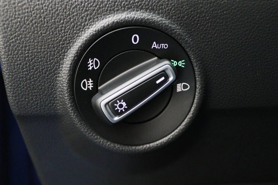 Volkswagen T-Roc 1.5 TSI Style Business Panoramadak, Stoel/Stuurverwarming, Camera, ACC, Apple Carplay, 17'' Volkswagen T-Roc 1.5 TSI Style Business Panoramadak, Stoel/Stuurverwarming, Camera, ACC, Apple Carplay, 17''