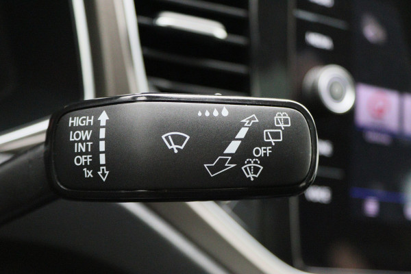 Volkswagen T-Roc 1.5 TSI Style Business Panoramadak, Stoel/Stuurverwarming, Camera, ACC, Apple Carplay, 17'' Volkswagen T-Roc 1.5 TSI Style Business Panoramadak, Stoel/Stuurverwarming, Camera, ACC, Apple Carplay, 17''