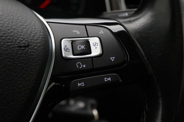 Volkswagen T-Roc 1.5 TSI Style Business Panoramadak, Stoel/Stuurverwarming, Camera, ACC, Apple Carplay, 17'' Volkswagen T-Roc 1.5 TSI Style Business Panoramadak, Stoel/Stuurverwarming, Camera, ACC, Apple Carplay, 17''