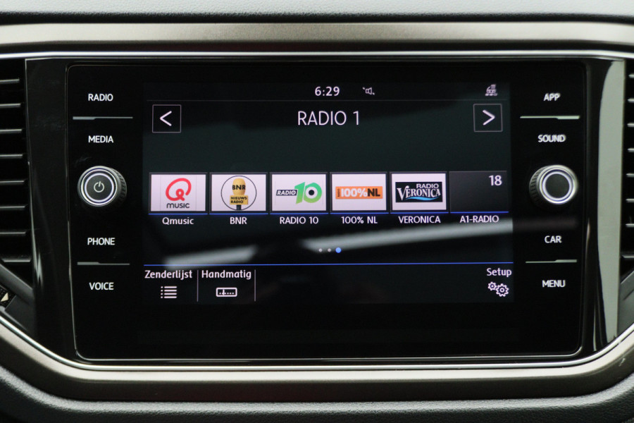 Volkswagen T-Roc 1.5 TSI Style Business Panoramadak, Stoel/Stuurverwarming, Camera, ACC, Apple Carplay, 17'' Volkswagen T-Roc 1.5 TSI Style Business Panoramadak, Stoel/Stuurverwarming, Camera, ACC, Apple Carplay, 17''