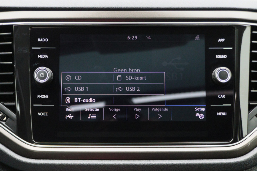 Volkswagen T-Roc 1.5 TSI Style Business Panoramadak, Stoel/Stuurverwarming, Camera, ACC, Apple Carplay, 17'' Volkswagen T-Roc 1.5 TSI Style Business Panoramadak, Stoel/Stuurverwarming, Camera, ACC, Apple Carplay, 17''