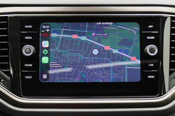 Volkswagen T-Roc 1.5 TSI Style Business Panoramadak, Stoel/Stuurverwarming, Camera, ACC, Apple Carplay, 17'' Volkswagen T-Roc 1.5 TSI Style Business Panoramadak, Stoel/Stuurverwarming, Camera, ACC, Apple Carplay, 17''