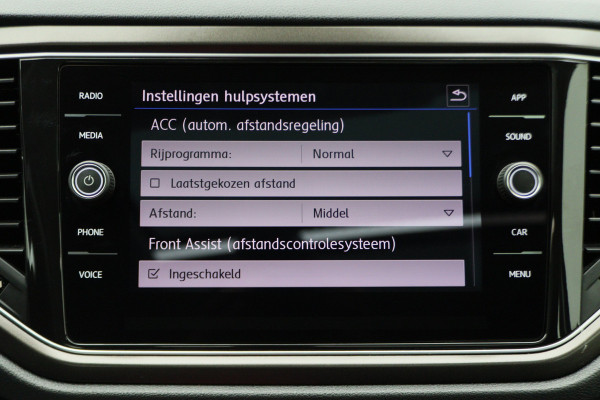 Volkswagen T-Roc 1.5 TSI Style Business Panoramadak, Stoel/Stuurverwarming, Camera, ACC, Apple Carplay, 17'' Volkswagen T-Roc 1.5 TSI Style Business Panoramadak, Stoel/Stuurverwarming, Camera, ACC, Apple Carplay, 17''