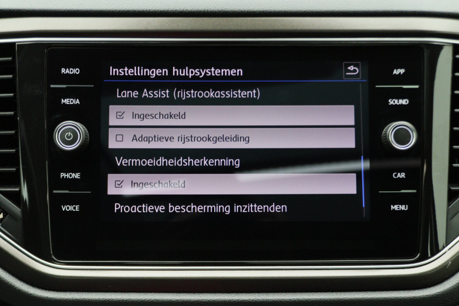 Volkswagen T-Roc 1.5 TSI Style Business Panoramadak, Stoel/Stuurverwarming, Camera, ACC, Apple Carplay, 17'' Volkswagen T-Roc 1.5 TSI Style Business Panoramadak, Stoel/Stuurverwarming, Camera, ACC, Apple Carplay, 17''