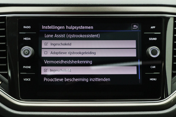 Volkswagen T-Roc 1.5 TSI Style Business Panoramadak, Stoel/Stuurverwarming, Camera, ACC, Apple Carplay, 17'' Volkswagen T-Roc 1.5 TSI Style Business Panoramadak, Stoel/Stuurverwarming, Camera, ACC, Apple Carplay, 17''