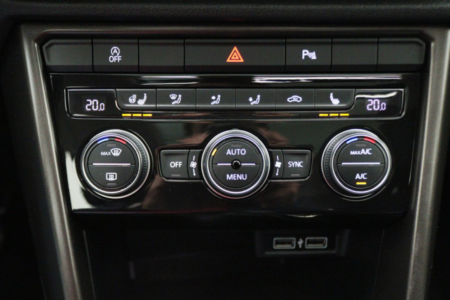 Volkswagen T-Roc 1.5 TSI Style Business Panoramadak, Stoel/Stuurverwarming, Camera, ACC, Apple Carplay, 17'' Volkswagen T-Roc 1.5 TSI Style Business Panoramadak, Stoel/Stuurverwarming, Camera, ACC, Apple Carplay, 17''