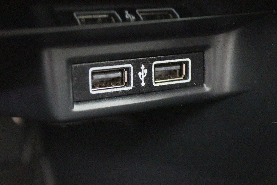 Volkswagen T-Roc 1.5 TSI Style Business Panoramadak, Stoel/Stuurverwarming, Camera, ACC, Apple Carplay, 17'' Volkswagen T-Roc 1.5 TSI Style Business Panoramadak, Stoel/Stuurverwarming, Camera, ACC, Apple Carplay, 17''