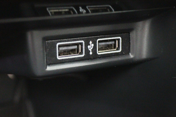 Volkswagen T-Roc 1.5 TSI Style Business Panoramadak, Stoel/Stuurverwarming, Camera, ACC, Apple Carplay, 17'' Volkswagen T-Roc 1.5 TSI Style Business Panoramadak, Stoel/Stuurverwarming, Camera, ACC, Apple Carplay, 17''