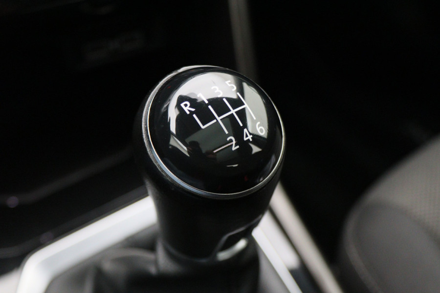 Volkswagen T-Roc 1.5 TSI Style Business Panoramadak, Stoel/Stuurverwarming, Camera, ACC, Apple Carplay, 17'' Volkswagen T-Roc 1.5 TSI Style Business Panoramadak, Stoel/Stuurverwarming, Camera, ACC, Apple Carplay, 17''