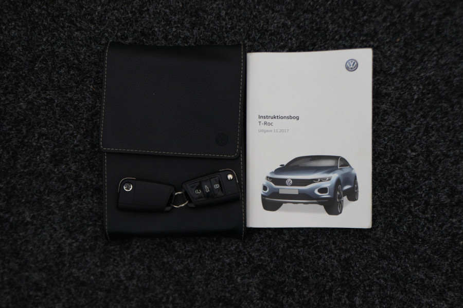 Volkswagen T-Roc 1.5 TSI Style Business Panoramadak, Stoel/Stuurverwarming, Camera, ACC, Apple Carplay, 17'' Volkswagen T-Roc 1.5 TSI Style Business Panoramadak, Stoel/Stuurverwarming, Camera, ACC, Apple Carplay, 17''