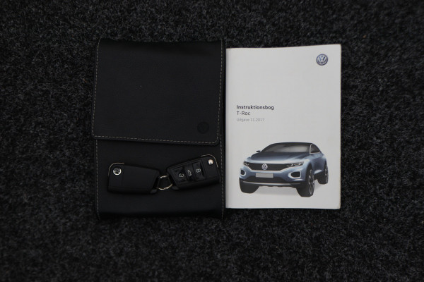 Volkswagen T-Roc 1.5 TSI Style Business Panoramadak, Stoel/Stuurverwarming, Camera, ACC, Apple Carplay, 17'' Volkswagen T-Roc 1.5 TSI Style Business Panoramadak, Stoel/Stuurverwarming, Camera, ACC, Apple Carplay, 17''