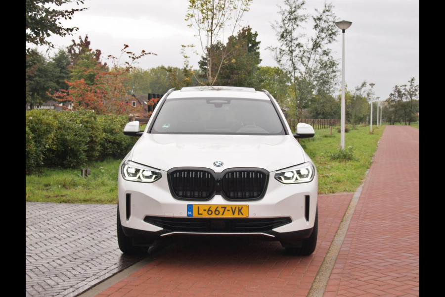 BMW iX3 High Executive 80 kWh | Harman Kardon | Camera | Apple Carplay | Head-up display | Panoramadak |