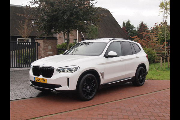 BMW iX3 High Executive 80 kWh | Harman Kardon | Camera | Apple Carplay | Head-up display | Panoramadak |