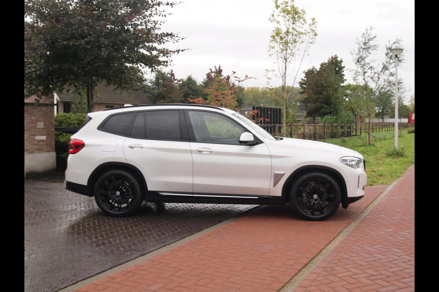 BMW iX3 High Executive 80 kWh | Harman Kardon | Camera | Apple Carplay | Head-up display | Panoramadak |