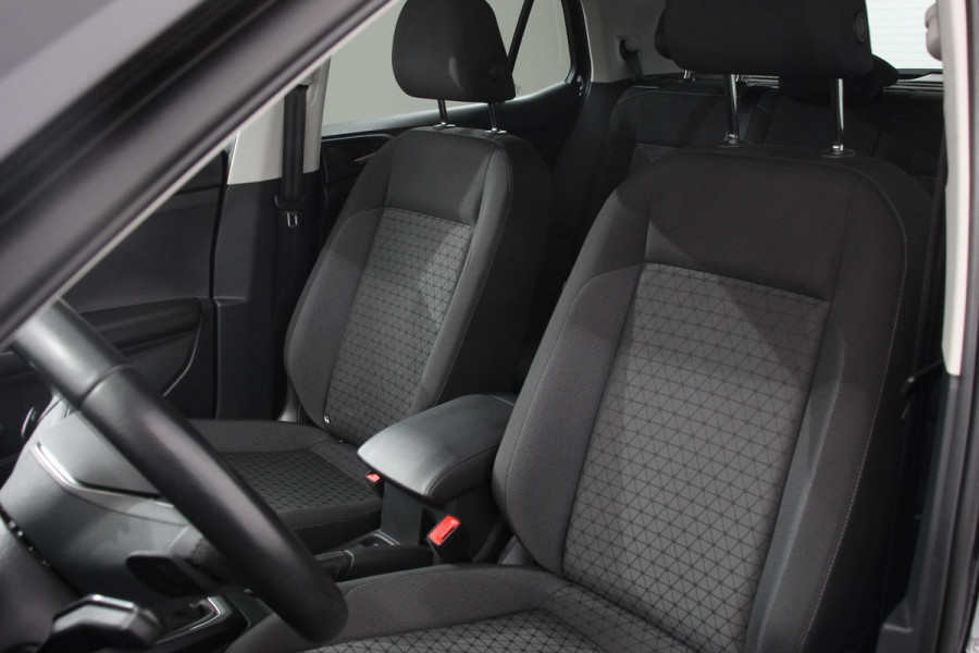Volkswagen T-Cross 1.0 TSI 110 pk Life Plus Navigatie Apple Carplay/Android Auto Adaptive Cruise Control Lane Assist Camera Parkeersensoren Stoelverwarming \ DAB