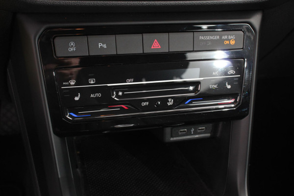 Volkswagen T-Cross 1.0 TSI 110 pk Life Plus Navigatie Apple Carplay/Android Auto Adaptive Cruise Control Lane Assist Camera Parkeersensoren Stoelverwarming \ DAB