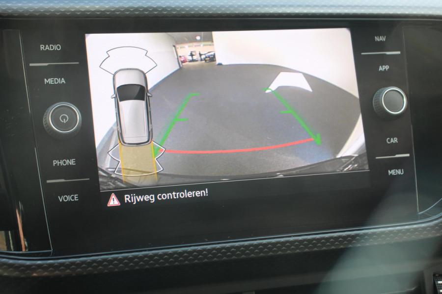 Volkswagen T-Cross 1.0 TSI 110 pk Life Plus Navigatie Apple Carplay/Android Auto Adaptive Cruise Control Lane Assist Camera Parkeersensoren Stoelverwarming \ DAB