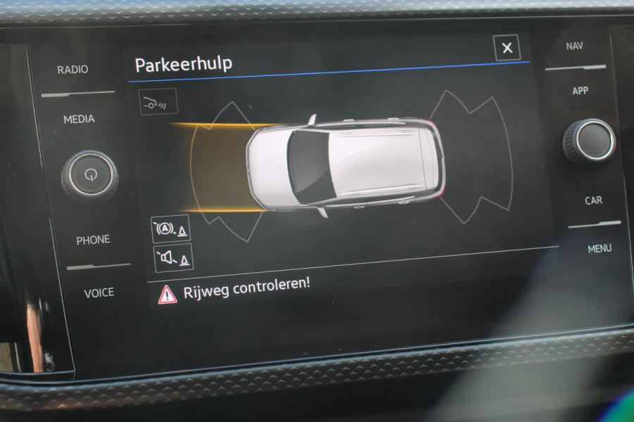 Volkswagen T-Cross 1.0 TSI 110 pk Life Plus Navigatie Apple Carplay/Android Auto Adaptive Cruise Control Lane Assist Camera Parkeersensoren Stoelverwarming \ DAB