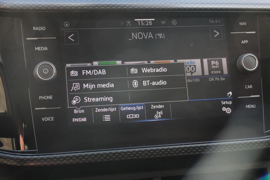 Volkswagen T-Cross 1.0 TSI 110 pk Life Plus Navigatie Apple Carplay/Android Auto Adaptive Cruise Control Lane Assist Camera Parkeersensoren Stoelverwarming \ DAB