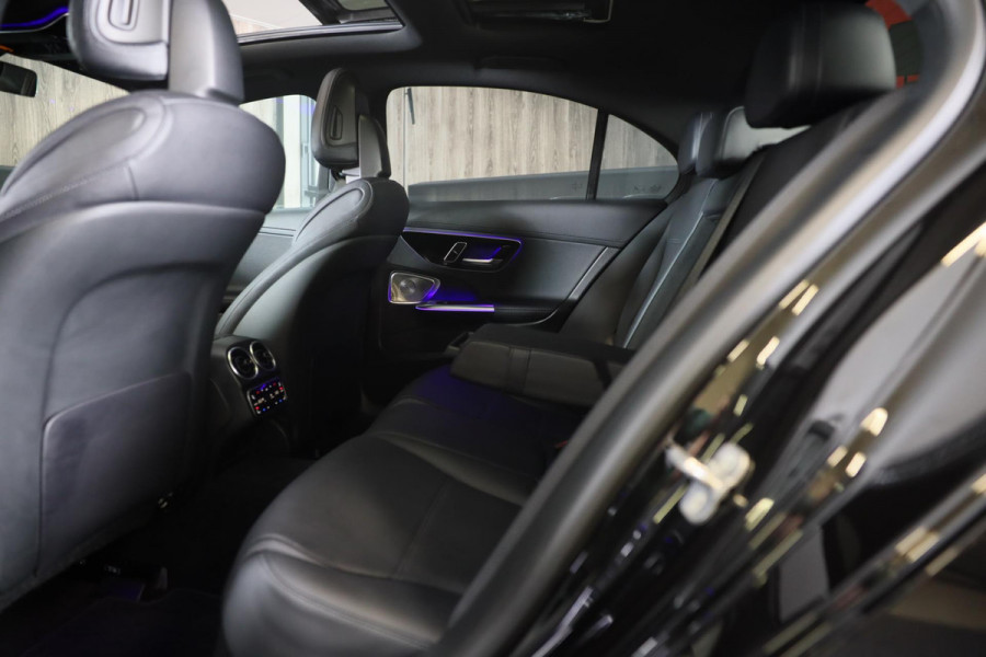 Mercedes-Benz C-Klasse 300 e AMG 63 Look / Massage / Burmester / Head Up / 360 Camera / Acc / Elek Stoelen / Open Pano / 20 Inch