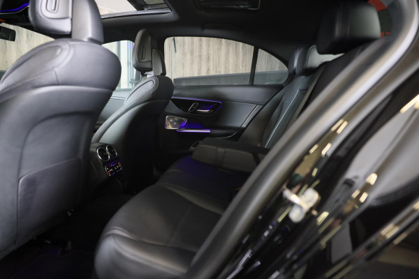 Mercedes-Benz C-Klasse 300 e AMG 63 Look / Massage / Burmester / Head Up / 360 Camera / Acc / Elek Stoelen / Open Pano / 20 Inch