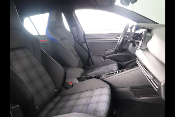 Volkswagen Golf 1.4 eHybrid GTE 245PK PHEV | Navigatie | Parkeer camera | Stoel- en stuurverwarming |