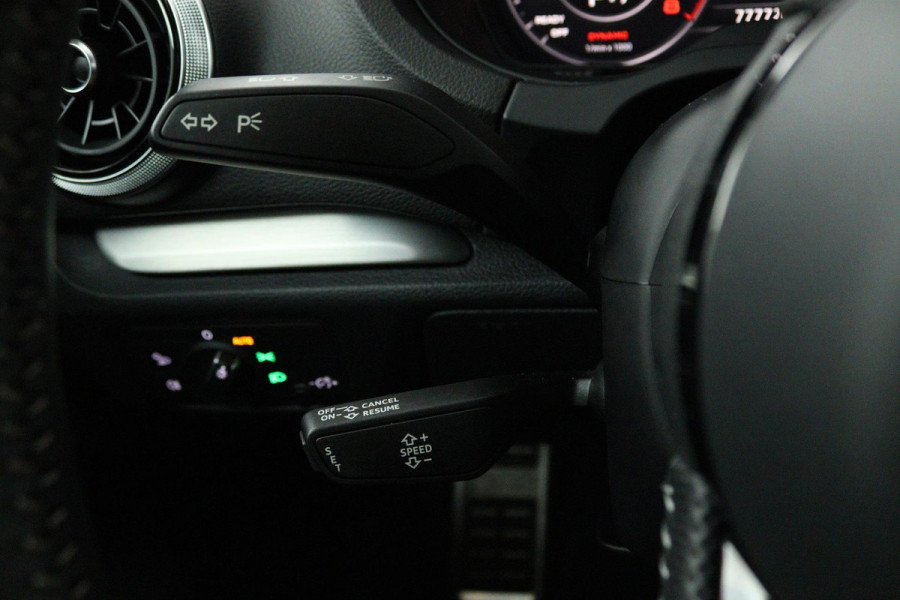 Audi A3 Sportback 35 TFSI CoD Advance Sport (PANORAMADAK, DIGITALE COCKPIT, STOELVERWARMING, NAVIGATIE, PARKEERSENSOREN)
