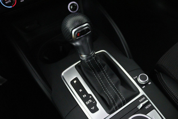 Audi A3 Sportback 35 TFSI CoD Advance Sport (PANORAMADAK, DIGITALE COCKPIT, STOELVERWARMING, NAVIGATIE, PARKEERSENSOREN)