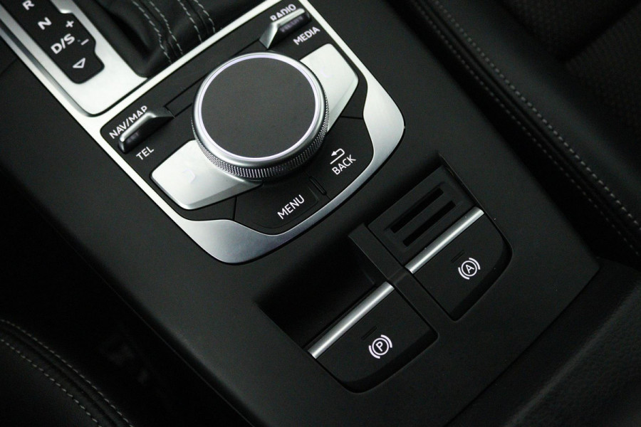 Audi A3 Sportback 35 TFSI CoD Advance Sport (PANORAMADAK, DIGITALE COCKPIT, STOELVERWARMING, NAVIGATIE, PARKEERSENSOREN)
