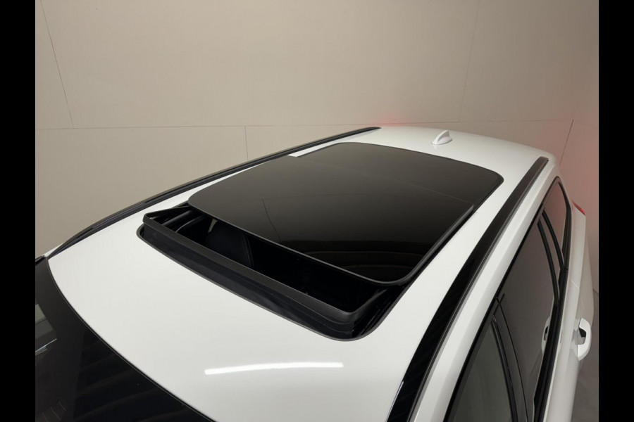 Volvo V60 2.0 B4 R-Design Pano Carplay Trekh. Autopilot NAP