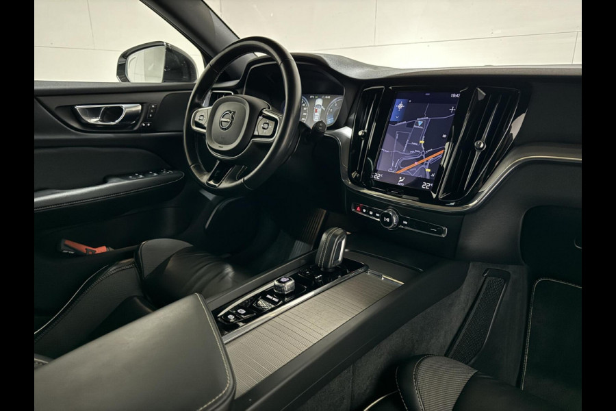 Volvo V60 2.0 B4 R-Design Pano Carplay Trekh. Autopilot NAP