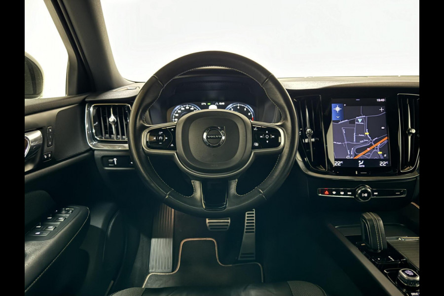 Volvo V60 2.0 B4 R-Design Pano Carplay Trekh. Autopilot NAP