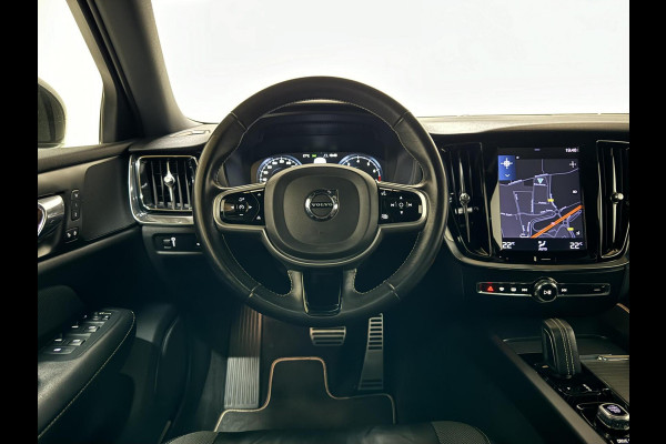 Volvo V60 2.0 B4 R-Design Pano Carplay Trekh. Autopilot NAP