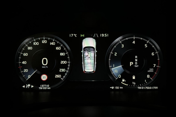 Volvo V60 2.0 B4 R-Design Pano Carplay Trekh. Autopilot NAP