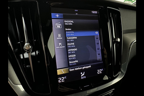 Volvo V60 2.0 B4 R-Design Pano Carplay Trekh. Autopilot NAP
