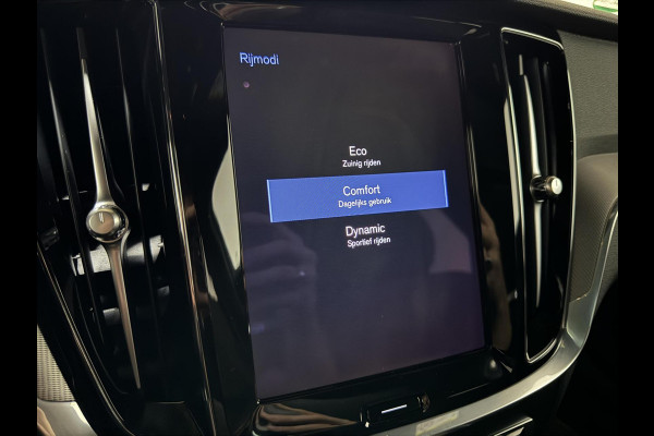 Volvo V60 2.0 B4 R-Design Pano Carplay Trekh. Autopilot NAP