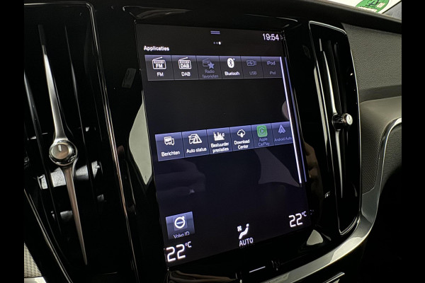 Volvo V60 2.0 B4 R-Design Pano Carplay Trekh. Autopilot NAP
