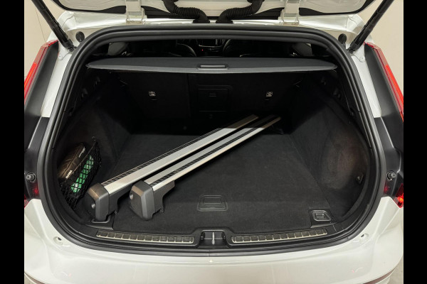 Volvo V60 2.0 B4 R-Design Pano Carplay Trekh. Autopilot NAP