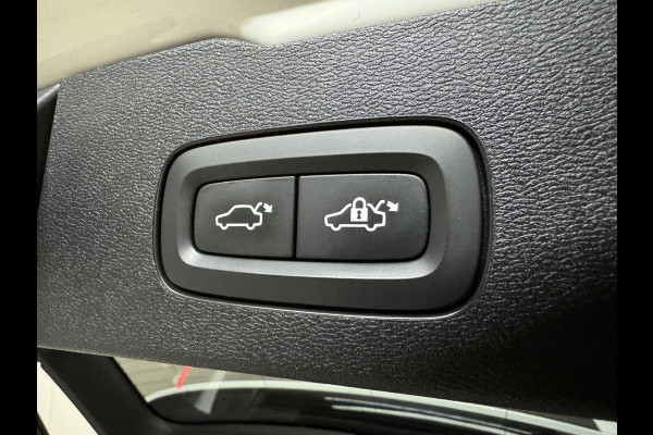 Volvo V60 2.0 B4 R-Design Pano Carplay Trekh. Autopilot NAP