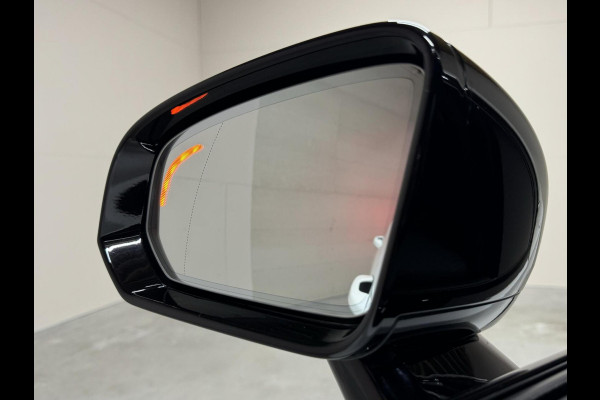Volvo V60 2.0 B4 R-Design Pano Carplay Trekh. Autopilot NAP