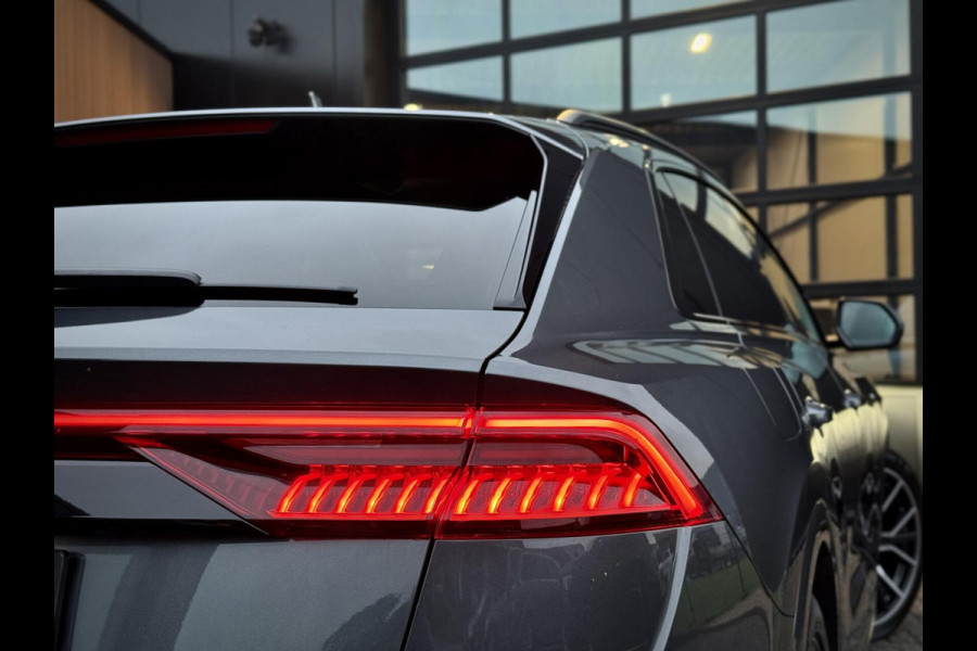 Audi Q8 55 TFSI e quattro S-Line Panoramadak|RS-zetels|Carbon|Softclose|Luchtvering|Keyless|Head-Up|Camera 360°|Matrix