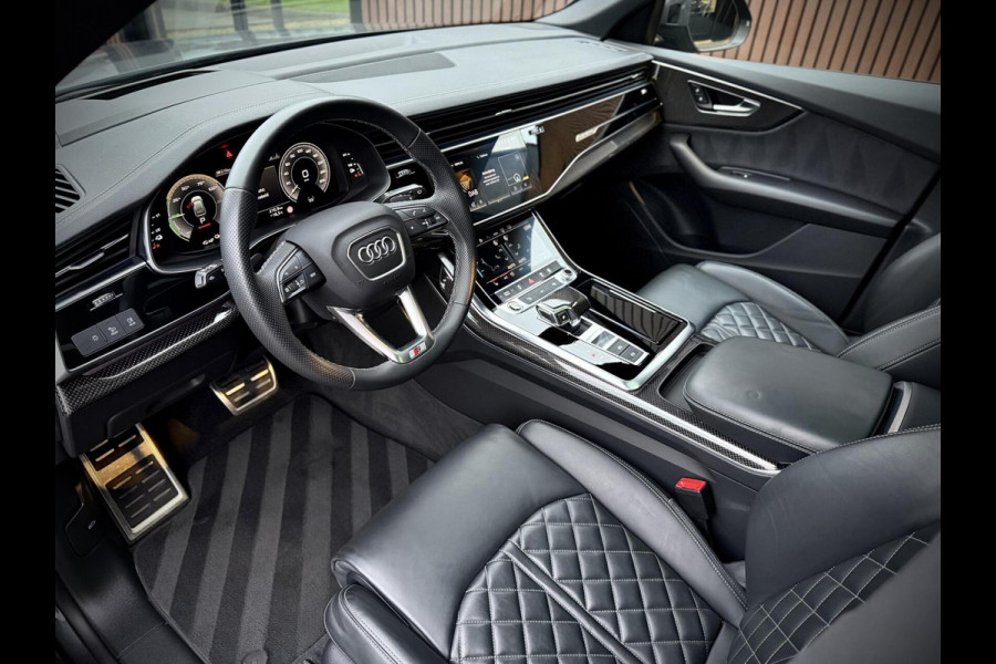 Audi Q8 55 TFSI e quattro S-Line Panoramadak|RS-zetels|Carbon|Softclose|Luchtvering|Keyless|Head-Up|Camera 360°|Matrix