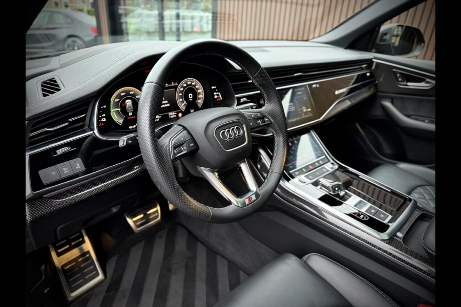 Audi Q8 55 TFSI e quattro S-Line Panoramadak|RS-zetels|Carbon|Softclose|Luchtvering|Keyless|Head-Up|Camera 360°|Matrix