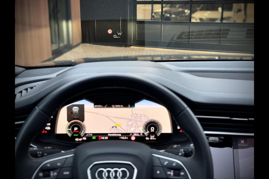 Audi Q8 55 TFSI e quattro S-Line Panoramadak|RS-zetels|Carbon|Softclose|Luchtvering|Keyless|Head-Up|Camera 360°|Matrix